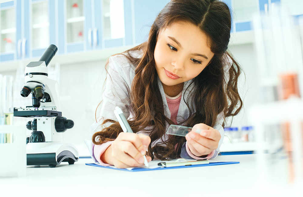 Kind im Labor - © Viktoriia - stock.adobe Kind im Labor - © Viktoriia - stock.adobe